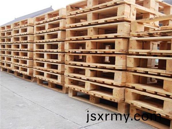 木(mu)質(zhi)託(tuo)盤(pan)髮貨(huo)現(xian)場